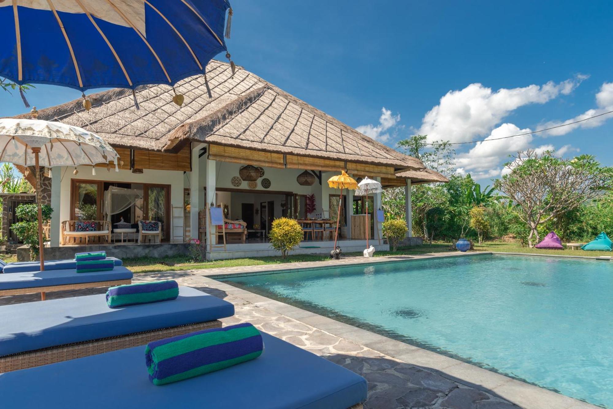 Absolute Beach Front Villa Umeanyar Exterior photo